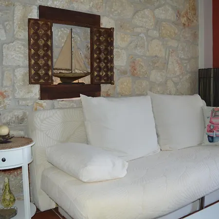 Stone Al Holiday home *