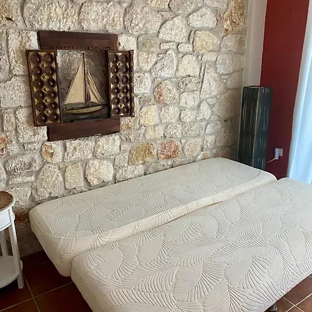 Stone Al Holiday home *